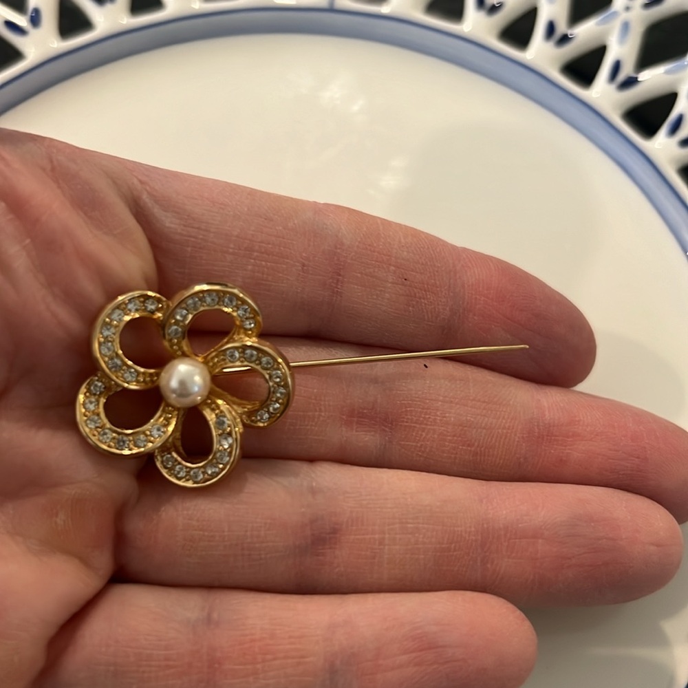 Christian Dior Vintage Flower Pin - Picture 3 of 4